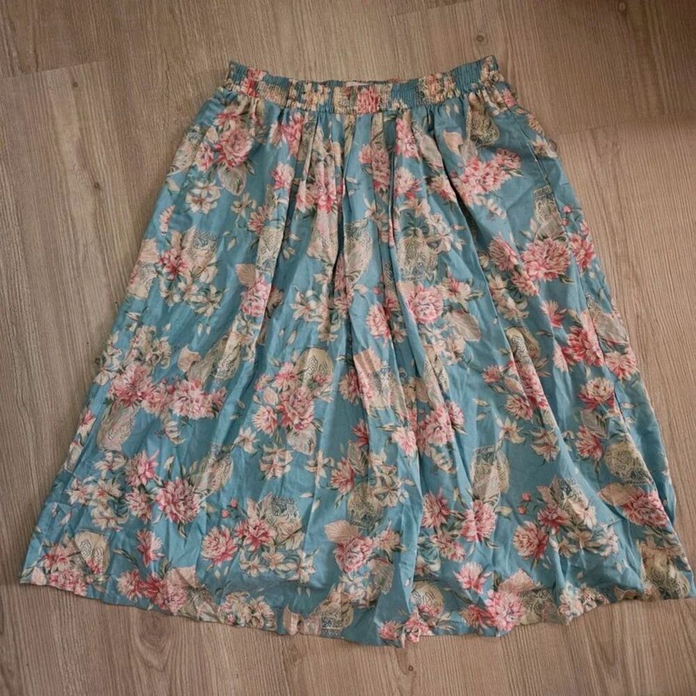 Vintage floral skirt with pockets